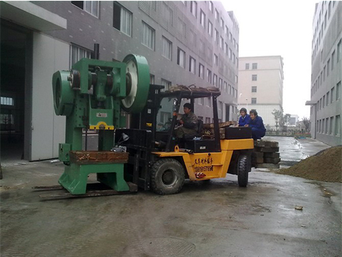 廠房設(shè)備搬運(yùn)